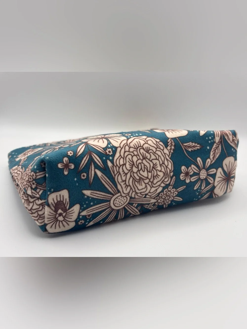 NWT Estée Lauder Turquoise Blue Floral Velvety Cosmetic Pouch with Gold Zipper